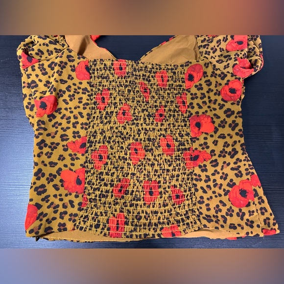 ASTR the Label Floral Leopard Print Puff Sleeve Cropped Shirred Blouse M - Picture 4 of 8